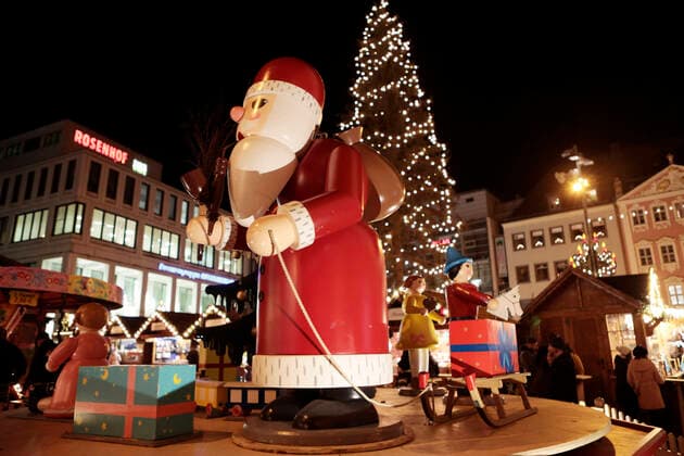 Chemnitz Christmas market 10 12 2019, Chemnitz, market, Christmas market with Christmas tree and sales stands Chemnitz Saxony FRG