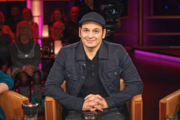 MDR - Riverboat. Comedian Kaya Yanar anläßlich der Aufzeichnung der MDR - Talkshow Riverboat am 13.12.2019 im Studio 3 der Mediacity Leipzig. 20191213SFL0048 *** MDR Riverboat Comedian Kaya Yanar on the occasion of the recording of the MDR talk show Riverboat on 13 12 2019 in Studio 3 of Mediacity Leipzig 20191213SFL0048