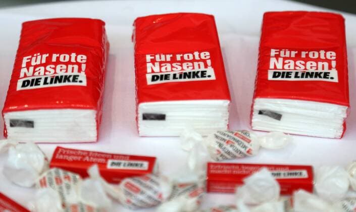 Landesparteitag Die LINKE Erfurt 14 12 2019 , Erfurt, trade fair, Landesparteitages Die LINKE im Bild Handkerchiefs with the inscription Für rote Nasen und Pfefferminz (For red noses and peppermint)