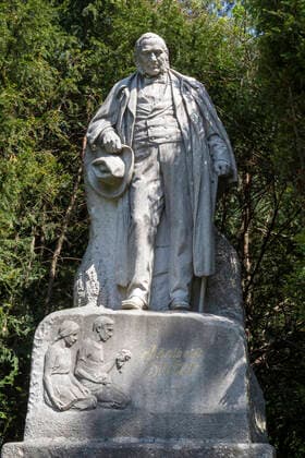 Adalbert Stifter Denkmal im Türkenschanzpark in Wien, Österreich *** Adalbert Stifter Memorial in the Türkenschanzpark in Vienna, Austria  1065518090