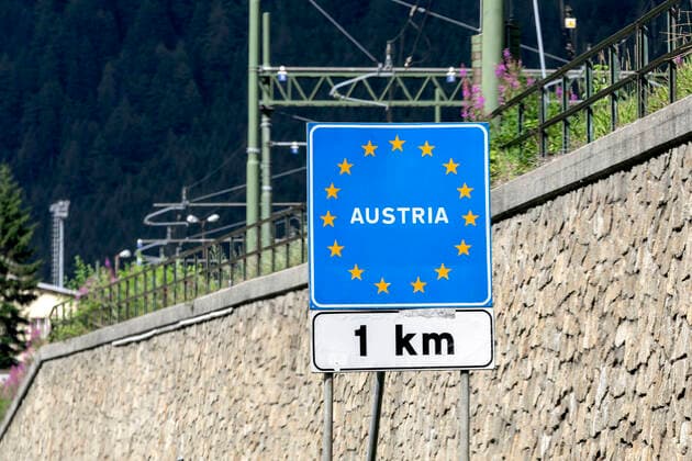 Table, 1km to the Austrian border  1065517849