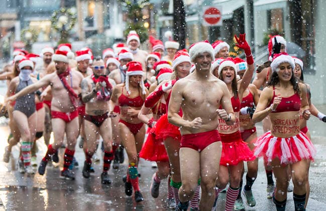 (191215) -- BEIJING, Dec. 15, 2019 -- Participants take part in the 2019 Toronto Santa Speedo Run in Toronto, Canada, Dec. 14, 2019. Dozens of participants dressed in bathing suits and Santa Claus hats took part in this annual event on Saturday to raise money for sick kids. (Photo by Xinhua) XINHUA PHOTOS OF THE DAY ZouxZheng 