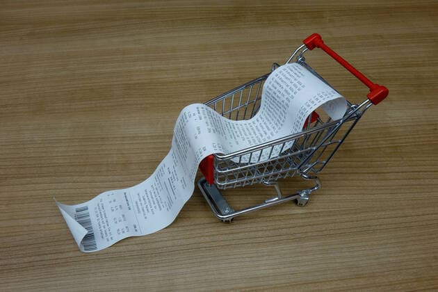 Shopping trolley and receipt Shopping trolley and receipt, 14 10 2019, Borkwalde, Brandenburg, Germany, The model of a shopping trolley contains a receipt