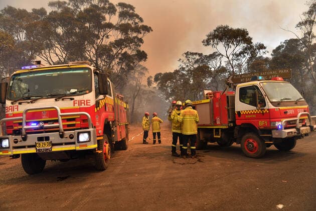 BUSHFIRES NSW, New South Wales Rural Fire Service (RFS) and Fire and Rescue NSW (FRNSW) crews continue with containment measures at the out of control Gospers Mountain fire along the Bells Line of Road in the Blue Mountains north west of Sydney, Tuesday, December 17, 2019. Fire conditions are expected to deteriorate over the coming days with Thursday and Saturday likely to experience severe fire conditions with temperatures in the 40 s and and strong north westerly winds.( NO ARCHIVING, EDITORIAL USE ONLY, NO USE IN BOOKS WITHOUT CONSENT Sydney NSW AUSTRALIA  Copyright: xDEANxLEWINSx 20191217001438313831