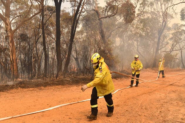BUSHFIRES NSW, New South Wales Rural Fire Service (RFS) and Fire and Rescue NSW (FRNSW) crews continue with containment measures at the out of control Gospers Mountain fire along the Bells Line of Road in the Blue Mountains north west of Sydney, Tuesday, December 17, 2019. Fire conditions are expected to deteriorate over the coming days with Thursday and Saturday likely to experience severe fire conditions with temperatures in the 40 s and and strong north westerly winds.( NO ARCHIVING, EDITORIAL USE ONLY, NO USE IN BOOKS WITHOUT CONSENT Sydney NSW AUSTRALIA  Copyright: xDEANxLEWINSx 20191217001438314164