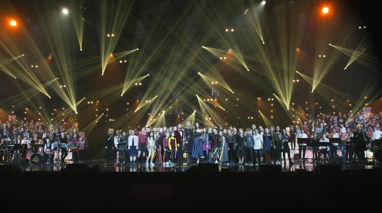 18-12-2019 Queen Máxima, as honorary chairman of the More Music in Classroom platform (platform Méér Muziek in de Klas), during the recordings of the Christmas Music Gala 2019 in de IJsselhallen in Zwolle. The gala contains performances by the Greatest School Band of the Netherlands with children from all provinces.  Copyright: xPPEx