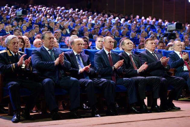 News Bilder des Tages MOSCOW, RUSSIA - DECEMBER 19, 2019: Russian Federal Protective Service Head Dmitry Kochnev (2nd L), Russian Federal Security Service (FSB) Chief Alexander Bortnikov (3rd R), Russia s President Vladimir Putin (4th L), and Russian Foreign Intelligence Service Chief Sergei Naryshkin (2nd R front) at a concert marking Russian Security Agency Officer Day. Alexei Druzhinin Russian Presidential Press and Information Office TASS  TS0C7F38