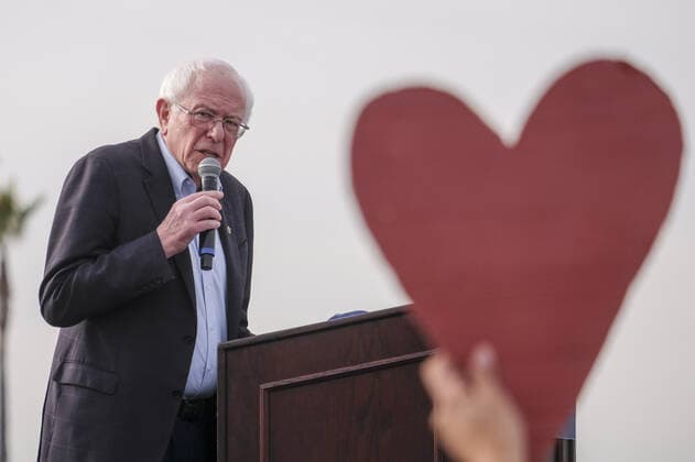 December 21, 2019, Los Angeles, California, U.S: Vermont Sen. Bernie Sanders speaks at a beachside rally at Windward Plaza in Venice, California, Saturday, December 21, 2019. Los Angeles U.S. - ZUMAc68_ 20191221_zaf_c68_048 Copyright: xRingoxChiux