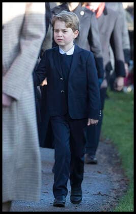 Entertainment Themen der Woche KW52 . 25 12 2019. Sandringham, United Kingdom. Duke and Duchess of Cambridge with Prince George and Princess Charlotte arriving at the Christmas Day church service at Sandringham in Norfolk, United Kingdom.  xStephenxLockx xi-Imagesx IIM-20597-0004