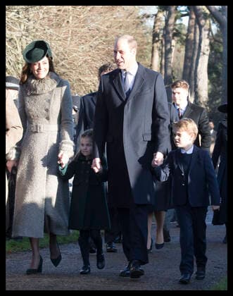 . 25 12 2019. Sandringham, United Kingdom. Duke and Duchess of Cambridge with Prince George and Princess Charlotte arriving at the Christmas Day church service at Sandringham in Norfolk, United Kingdom.  xStephenxLockx xi-Imagesx IIM-20597-0005