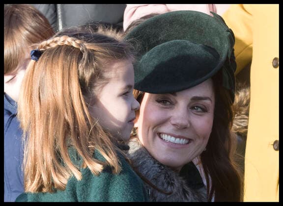 Entertainment Themen der Woche KW52 . 25 12 2019. Sandringham, United Kingdom. The Duchess of Cambridge and Princess Charlotte leaving the Christmas Day church service at Sandringham in Norfolk, United Kingdom.  xStephenxLockx xi-Imagesx IIM-20597-0061