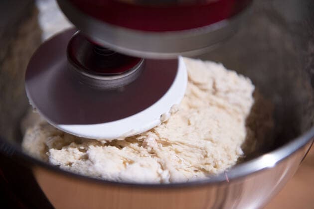 IMAGO Creative: Haushaltsgeräte - Küchenmaschine Herford, Deutschland 23.12.2019: Symbol Backen Teig wird in einer Küchenmaschine zubereitet , Herford Nordrhein-Westfalen Deutschland Gesamtschule Friedenstal *** Herford, Germany 23 12 2019 Symbol Baking dough is prepared in a food processor , Herford Nordrhein Westfalen Germany Comprehensive School Friedenstal