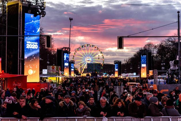 25 New Years Eve party at the Brandenburg Gate in Berlin 25th New Year s Eve party at the Brandenburg Gate in Berlin snapshot photography F Boillot