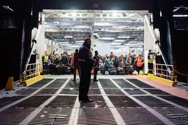 Bilder des Jahres 2020, News 01 Januar News Themen der Woche KW01 News Bilder des Tages February 3, 2020, Piraeus, Greece: Refugees on a Nisos Chios ship at the port of Piraeus..About 650 refugees and migrants arrived by ship to the port of Piraeus late at night with a purpose of moving them to the Ritsona refugee camp. Piraeus Greece - ZUMAs197 20200203_zaa_s197_003 Copyright: xNikosxPekiaridisx