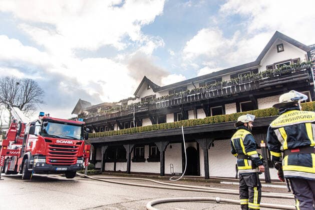 Millionenschaden: Hotel Traube Tonbach - Restaurantkomplex brennt komplett nieder - Tagbilder und Impressionen In der Nacht zum Sonntag brannte der Restaurantkomplex der Schwarzwaldstube komplett nieder, Millionenschaden., 72270 Baiersbronn, Deutschland *** Damage in millions Hotel Traube Tonbach restaurant complex burns down completely Day pictures and impressions In the night to Sunday the restaurant complex of the Schwarzwaldstube burned down completely, damage in millions, 72270 Baiersbronn, Germany Copyright: 7aktuell.dex xMarcxGruber