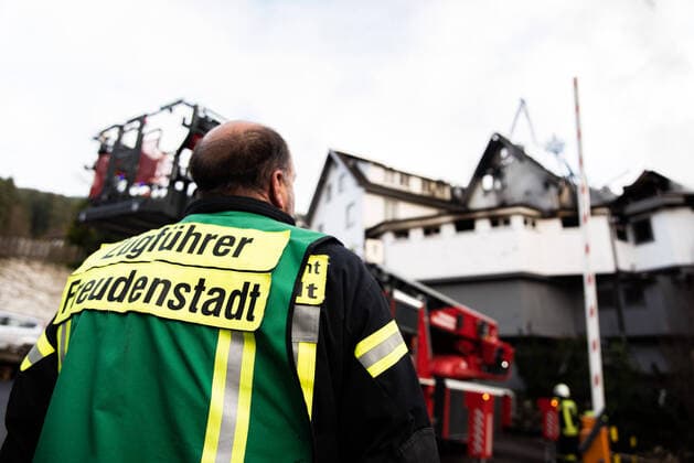 Millionenschaden: Drei-Sterne-Restaurant komplett niedergebrannt Traube Tonbach In der Nacht zum Sonntag brannte der Restaurantkomplex der Schwarzwaldstube komplett nieder, Millionenschaden., 72270 Baiersbronn, Deutschland *** Million damage Three star restaurant completely burned down Traube Tonbach In the night from Sunday the restaurant complex of the Schwarzwaldstube completely burned down, million damage, 72270 Baiersbronn, Germany Copyright: 7aktuell.dex xMarcxGruber