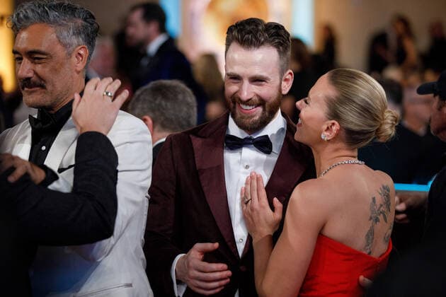 Taika Waititi, Chris Evans, and nominee Scarlett Johansson converse during the 77th Annual Golden Globe Awards at the Beverly Hilton in Beverly Hills, CA on Sunday, January 5, 2020.  Copyright: xHFPAxPhotographerx 33938-294PLX