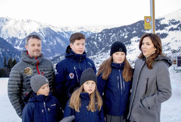 06-01-2020 Denmark Princess Mary and Prince Frederik and Prince Christian and Princess Isabella and Prince Vincent and Princess Josephine posing in the snow of Verbier, Switzerland. The children start a 12 week course at the International School of Lemania-Bees  Copyright: xPPEx