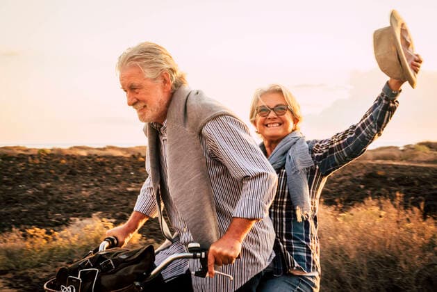 Happy active senior couple on bicycle, Tenerife model released Symbolfoto  SIPF02093