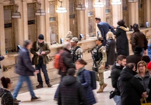 Bilder des Jahres 2020, News 01 Januar News Bilder des Tages (200107) -- NEW YORK, Jan. 7, 2020 -- Members of Joint Task Force patrol at the Grand Central Terminal in New York, the United States, Jan. 6, 2020. New York City (NYC) has stepped up security at key locations following the targeted killing of Iranian commander Qasem Soleimani by a U.S. airstrike in Iraq. ) U.S.-NEW YORK-SECURITY WangxYing 