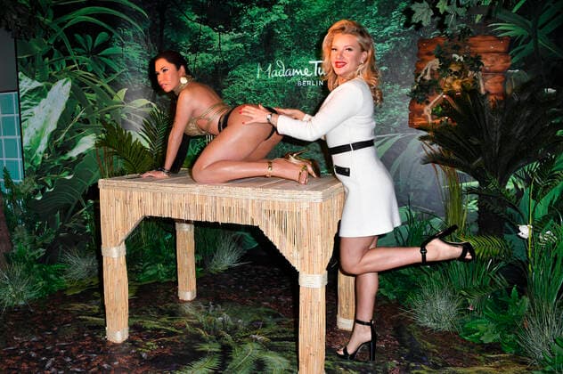 Bilder des Jahres 2020, Entertainment 01 Januar Entertainment Bilder des Tages Evelyn Burdecki bei der Enthüllung der Wachsfigur von Nicki Minaj im Madame Tussauds Berlin. Berlin, 07.01.2020 *** Evelyn Burdecki at the unveiling of the wax figure of Nicki Minaj at Madame Tussauds Berlin Berlin, 07 01 2020 Foto:xF.xKernx xFuturexImage