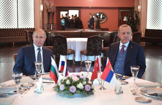 Bilder des Jahres 2020, News 01 Januar News Bilder des Tages ISTANBUL, TURKEY - JANUARY 8, 2020: Russia s President Vladimir Putin (L) and Turkey s President Recep Tayyip Erdogan during a business lunch at the Halic Congress Center. Alexei Druzhinin Russian Presidential Press and Information Office TASS  TS0C9AFD