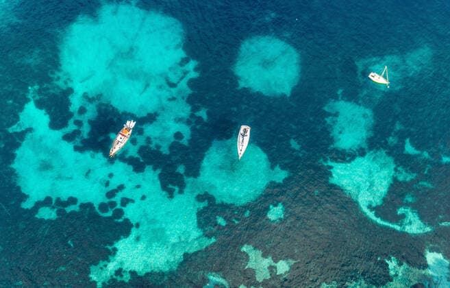 Aerial view, sailing boats in the bay of Santa Ponca, Paguera, Mallorca, Europe, Balearic Islands, Spain ATTENTIONxMINDESTHONORARYx60xEURO