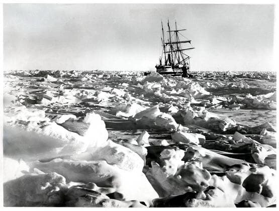 Ernest SHACKLETON L Endurance caught in the ice of the Weddel Sea in 1914 Ernest SHACKLETONs polar expedition to Antarctica 1874 1922 Anonymous photograph from Credit Collection NBL Kharbine Tapabor  KH228100