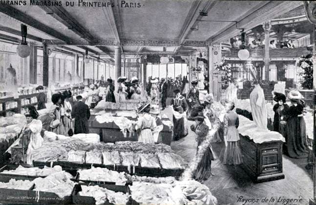 PARIS - Le Printemps Grands magasins du Printemps a Paris. Rayons de la lingerie . Carte postale vers 1910. Credit : IM KHARBINE-TAPABOR *** PARIS Le Printemps Department stores of Printemps a Paris Lingerie shelves Postcard circa 1910 Credit IM KHARBINE TAPABOR  KH237345
