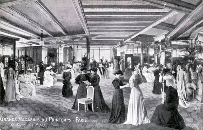PARIS - Le Printemps Grands magasins du Printemps. Paris. Le rayon des robes . Carte postale vers 1908. Credit : IM KHARBINE-TAPABOR *** PARIS Le Printemps department stores Printemps Paris Le rayon des robes Postcard circa 1908 Credit IM KHARBINE TAPABOR  KH237349