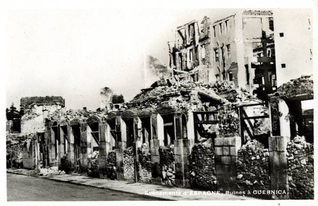 GUERRE D ESPAGNE Evenements d Espagne. Ruines a Guernica . Carte postale vers 1937. annees 30. Credit : IM KHARBINE-TAPABOR. *** SPAIN WAR Events in Spain Ruins in Guernica Postcard circa 1937 years 30 Credit IM KHARBINE TAPABOR  KH239929