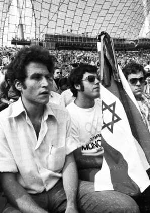 Olympische Spiele in Muenchen 1972 DEU, Deutschland, Muenchen: Die Olympischen Spiele in Muenchen 1972 waren ueberschattet von einem Anschlag von Terroristen des Schwarzen September auf die israelische Mannschaft am 5.9.1972. Solidaritaetsbekundung DEU, Germany, Munich: The 1972 Olympic Games in Munich were overshadowed by an attack by terrorists of the Black September on the Israeli team on 5 September 1972. Bayern