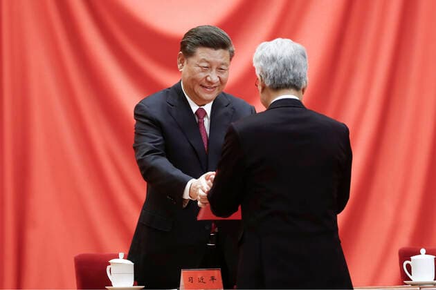 (200110) -- BEIJING, Jan. 10, 2020 (Xinhua) -- Chinese President Xi Jinping, also general secretary of the Communist Party of China (CPC) Central Committee and chairman of the Central Military Commission, presents certificate to one of the representatives of the award winners during an annual ceremony to honor distinguished scientists, engineers and research achievements at the Great Hall of the People in Beijing, capital of China, Jan. 10, 2020. (Photo by Sheng Jiapeng Xinhua) CHINA-BEIJING-TOP SCIENCE AWARD (CN) 