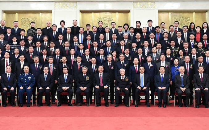 (200110) -- BEIJING, Jan. 10, 2020 -- Chinese President Xi Jinping, also general secretary of the Communist Party of China (CPC) Central Committee and chairman of the Central Military Commission, and other leaders, including Li Keqiang, Wang Huning, and Han Zheng, all members of the Standing Committee of the Political Bureau of the CPC Central Committee, pose for a group photo with representatives of the award winners before an annual ceremony to honor distinguished scientists, engineers and research achievements at the Great Hall of the People in Beijing, capital of China, Jan. 10, 2020. ) CHINA-BEIJING-TOP SCIENCE AWARD (CN) XiexHuanchi