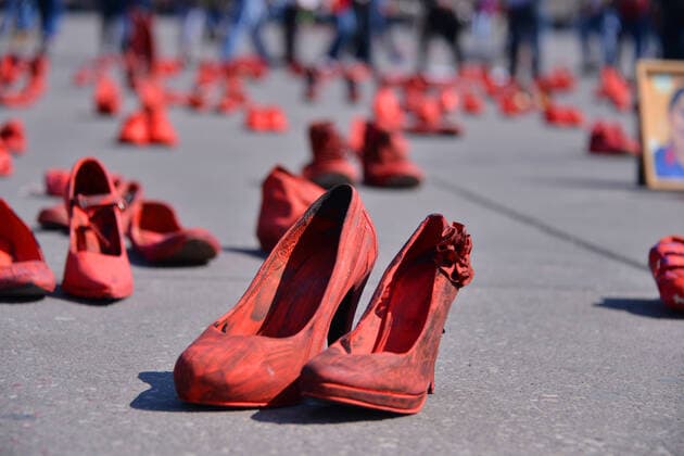 Protest against 30 years of Feminicides MEXICO CITY, MEXICO - JANUARY 11: A group of women join at Zocalo to take part during a protest with red-painted shoes to celebrate 30 years of feminicide in Mexico and demand justice to the Mexican government by missing victims on January 11, 20202 in Mexico City, Mexico  Copyright: xCarlosxTischlerx EYE_0880