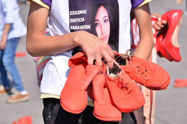 Protest against 30 years of Feminicides MEXICO CITY, MEXICO - JANUARY 11: A group of women join at Zocalo to take part during a protest with red-painted shoes to celebrate 30 years of feminicide in Mexico and demand justice to the Mexican government by missing victims on January 11, 20202 in Mexico City, Mexico  Copyright: xCarlosxTischlerx EYE_0619