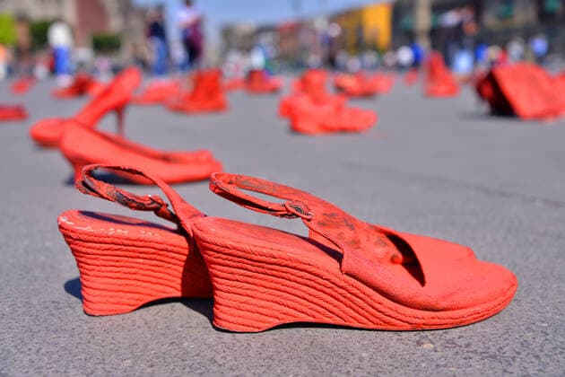 Protest against 30 years of Feminicides MEXICO CITY, MEXICO - JANUARY 11: A group of women join at Zocalo to take part during a protest with red-painted shoes to celebrate 30 years of feminicide in Mexico and demand justice to the Mexican government by missing victims on January 11, 20202 in Mexico City, Mexico  Copyright: xCarlosxTischlerx EYE_0844