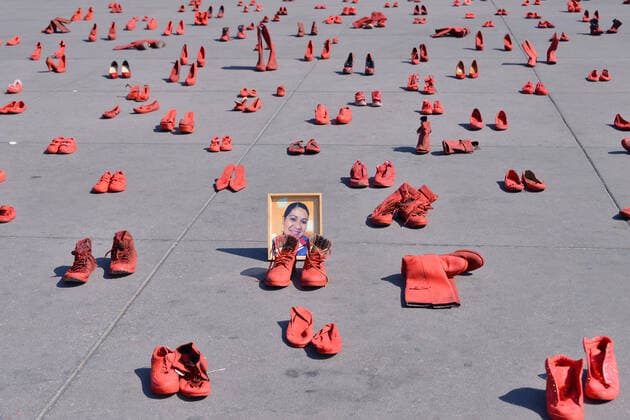 Protest against 30 years of Feminicides MEXICO CITY, MEXICO - JANUARY 11: A group of women join at Zocalo to take part during a protest with red-painted shoes to celebrate 30 years of feminicide in Mexico and demand justice to the Mexican government by missing victims on January 11, 20202 in Mexico City, Mexico  Copyright: xCarlosxTischlerx EYE_0845