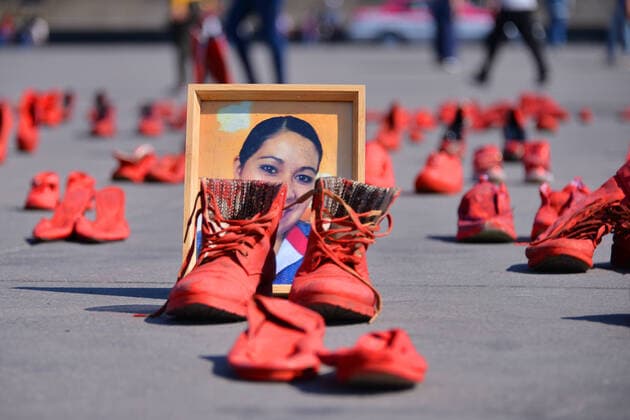 Protest against 30 years of Feminicides MEXICO CITY, MEXICO - JANUARY 11: A group of women join at Zocalo to take part during a protest with red-painted shoes to celebrate 30 years of feminicide in Mexico and demand justice to the Mexican government by missing victims on January 11, 20202 in Mexico City, Mexico  Copyright: xCarlosxTischlerx EYE_0852