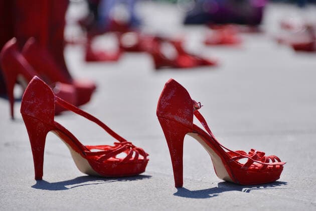 Protest against 30 years of Feminicides MEXICO CITY, MEXICO - JANUARY 11: A group of women join at Zocalo to take part during a protest with red-painted shoes to celebrate 30 years of feminicide in Mexico and demand justice to the Mexican government by missing victims on January 11, 20202 in Mexico City, Mexico  Copyright: xCarlosxTischlerx EYE_0950