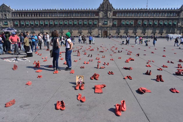 Protest against 30 years of Feminicides MEXICO CITY, MEXICO - JANUARY 11: A group of women join at Zocalo to take part during a protest with red-painted shoes to celebrate 30 years of feminicide in Mexico and demand justice to the Mexican government by missing victims on January 11, 20202 in Mexico City, Mexico  Copyright: xCarlosxTischlerx EYE_0973