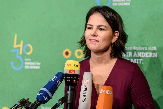 Statement by Annalena Baerbock at the anniversary celebration 30 40 years of Bündnis 90 The Greens at the Motorwerk Berlin The party DIE GRÜNEN was founded in Karlsruhe in 1980, in 1990 various civil rights groups from the GDR joined together to form ALLIANCE
