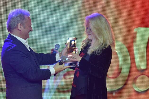 SMAGO AWARD for 50 years of the hit parade Nicole receives the triple award from Uwe Huebner for the SMAGO AWARD 2020 for 50 years of the hit parade in Berlin on 12 01 2020 PPM