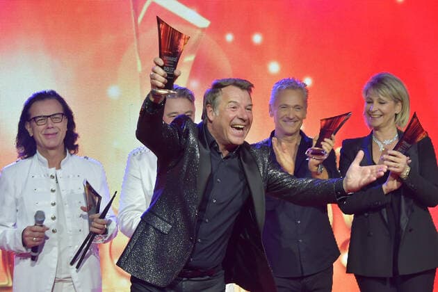 SMAGO AWARD for 50 years of the Hit Parade Patrick Linder is pleased about his SMAGO Award for the SMAGO AWARD 2020 for 50 years of the Hit Parade in Berlin on 12 01 2020 PPM