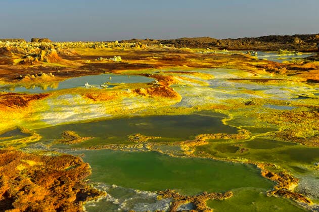 Creative Highlights World Salzlaugenpool mit Schwefelsedimenten, Geothermalgebiet Dallol, Danakilsenke, Afar Dreieck, Äthiopien *** Acid brine pool with sulphuric sediments, geothermal field of Dallol, Danakil depression, Afar Triangle, Ethiopia