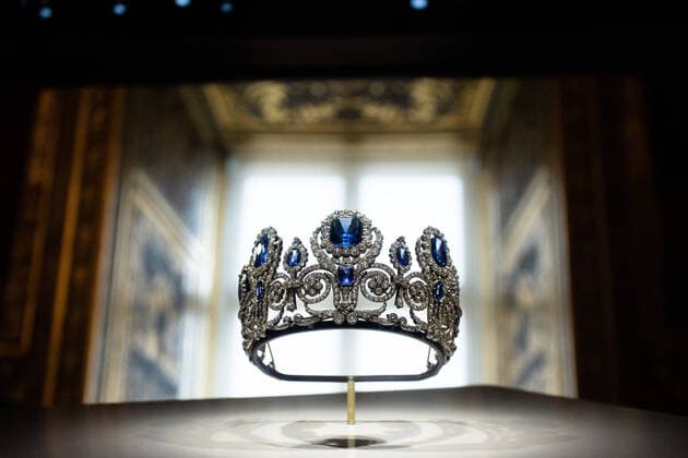 Bilder des Jahres 2020, Entertainment 01 Januar Entertainment Bilder des Tages Paris, France le 14 janvier 2020 - Reouverture de la Galerie d Apollon, apres 10 mois de travaux, au Louvre. Presentation des Diamants de la Couronne. Parure de la reine Marie Amelie, epouse de Louis Philippe, roi de France de 1830 a 1848. Reopening of the Galerie d Apollon, after 10 months of work, in the Louvre. Presentation of the Diamonds of the Crown, (in picture) Ornament of Queen Marie Amelie, wife of Louis Philippe, King of France from 1830 to 1848., in Paris on January 14th, 2020.  Copyright: xAurelienxMorissardx