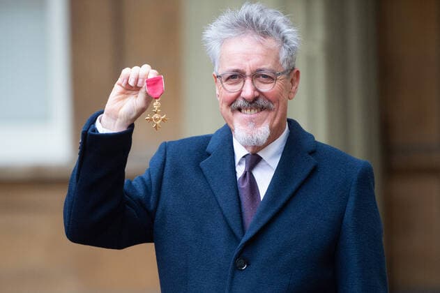 . 14 01 2020. London, United Kingdom. Griffith Rhys Jones with his OBE after an Investiture at Buckingham Palace in London.  xPoolx xi-Imagesx IIM-20633-0001