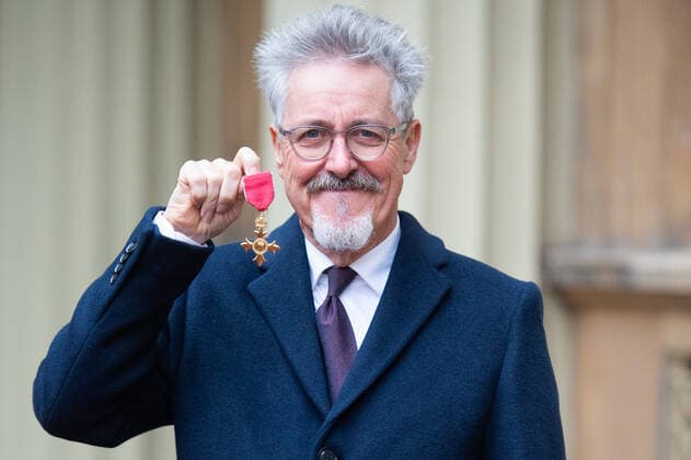 . 14 01 2020. London, United Kingdom. Griffith Rhys Jones with his OBE after an Investiture at Buckingham Palace in London.  xPoolx xi-Imagesx IIM-20633-0004