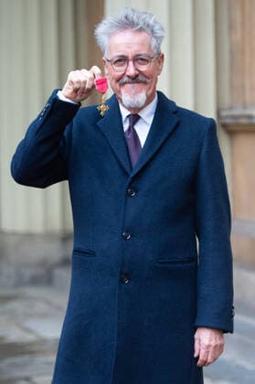 . 14 01 2020. London, United Kingdom. Griffith Rhys Jones with his OBE after an Investiture at Buckingham Palace in London.  xPoolx xi-Imagesx IIM-20633-0005