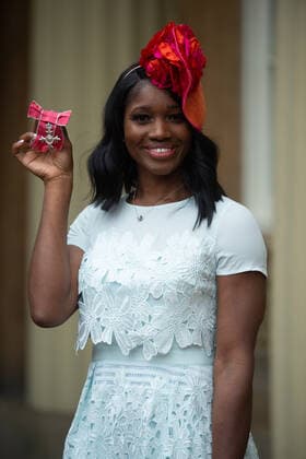 . 14 01 2020. London, United Kingdom. Ama Agbeze, Captain of the England Women s Netball Team with her MBE after an Investiture at Buckingham Palace in London.  xPoolx xi-Imagesx IIM-20633-0010